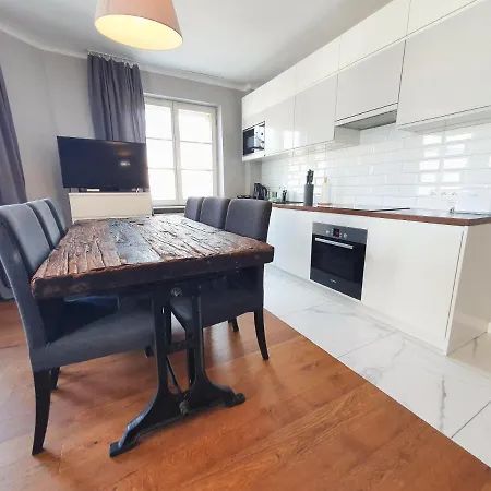 Hotel apartamentowy Royal Route 3*