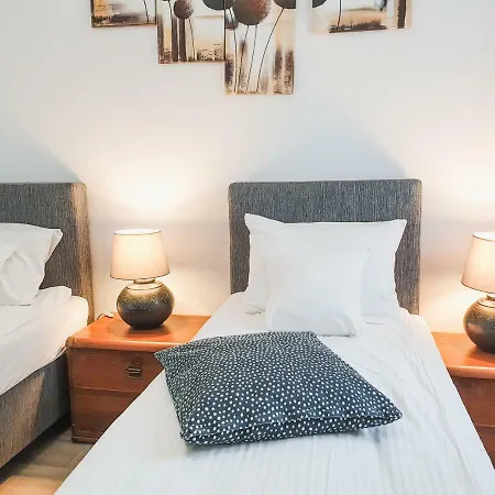 Hotel apartamentowy Royal Route 3*