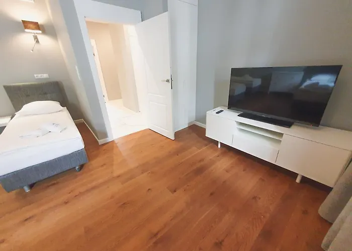 Royal Route Aparthotel 3*