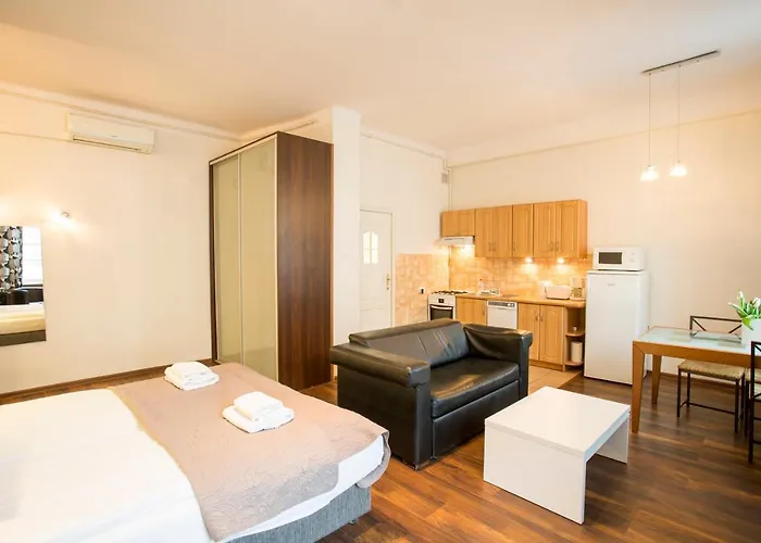 Royal Route Aparthotel 3*