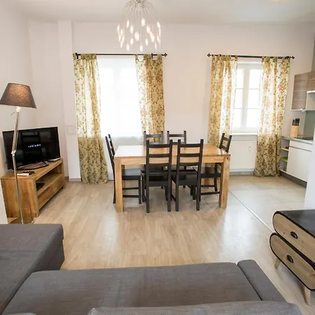 Royal Route Aparthotel 3*